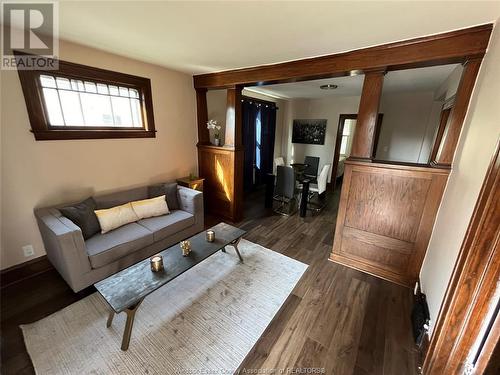 1106 Moy, Windsor, ON - Indoor Photo Showing Living Room