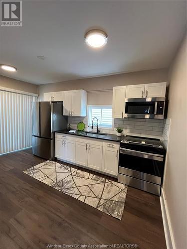 1106 Moy, Windsor, ON - Indoor Photo Showing Kitchen