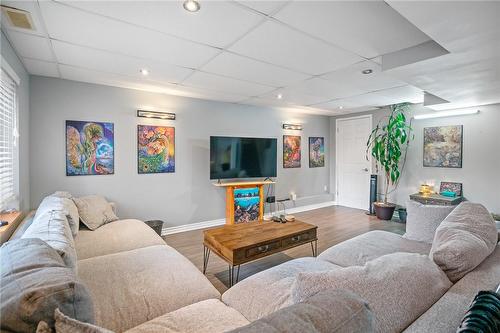 22 Inglewood Road, St. Catharines, ON - Indoor Photo Showing Living Room