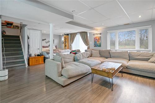 22 Inglewood Road, St. Catharines, ON - Indoor Photo Showing Living Room