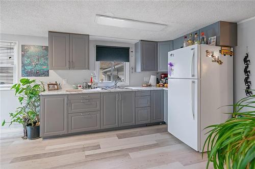 22 Inglewood Road, St. Catharines, ON - Indoor Photo Showing Kitchen