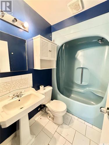 35 Plaxton Place, Prince Albert, SK - Indoor Photo Showing Bathroom