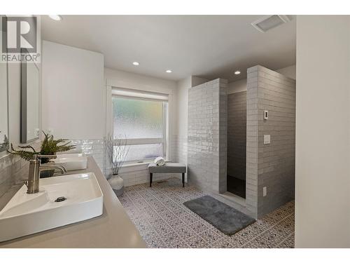 2311 Campbell Road, West Kelowna, BC - Indoor Photo Showing Bathroom