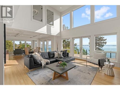 2311 Campbell Road, West Kelowna, BC - Indoor Photo Showing Living Room