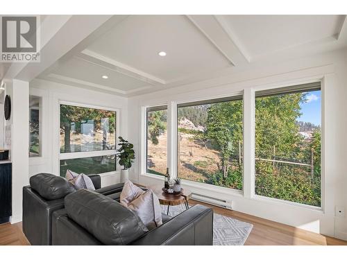 2311 Campbell Road, West Kelowna, BC - Indoor Photo Showing Living Room