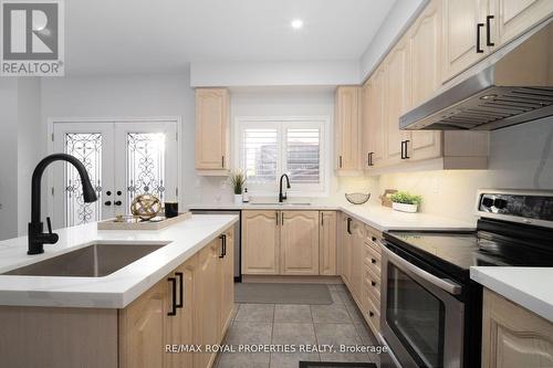 22 Carberry Crescent, Ajax (Northeast Ajax), ON - Indoor Photo Showing Kitchen With Upgraded Kitchen