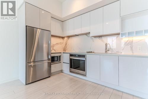 Th23 - 7 Buttermill Avenue, Vaughan, ON - Indoor Photo Showing Kitchen