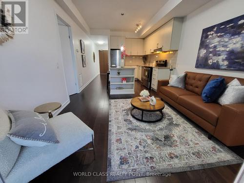 709 - 2560 Eglinton Avenue, Mississauga (Central Erin Mills), ON - Indoor Photo Showing Living Room