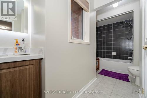 15 Cookview Drive, Brampton (Sandringham-Wellington), ON - Indoor Photo Showing Bathroom