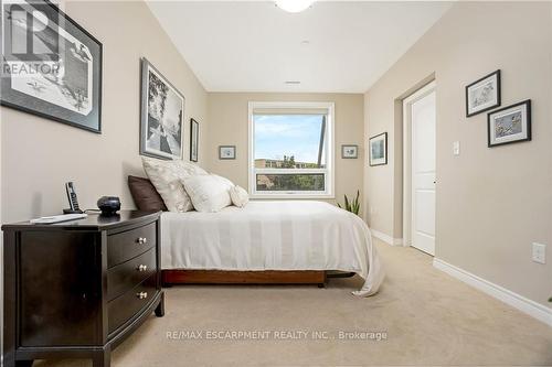 212 - 383 Main Street E, Milton (Old Milton), ON - Indoor Photo Showing Bedroom