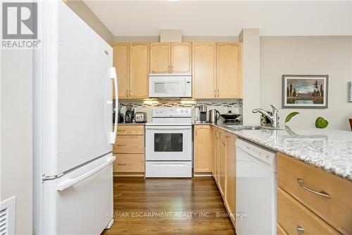 212 - 383 Main Street E, Milton (Old Milton), ON - Indoor Photo Showing Kitchen