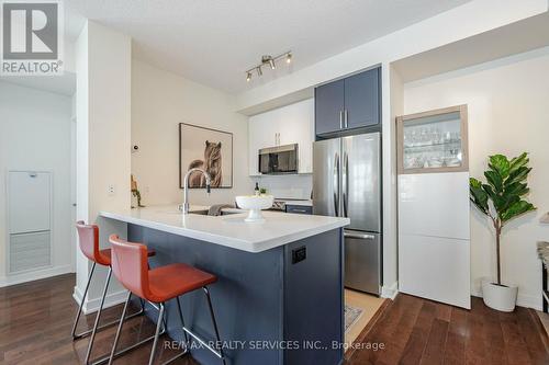 1202 - 4070 Confederation Parkway, Mississauga (Creditview), ON - Indoor Photo Showing Kitchen