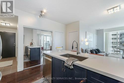 1202 - 4070 Confederation Parkway, Mississauga (Creditview), ON - Indoor Photo Showing Kitchen