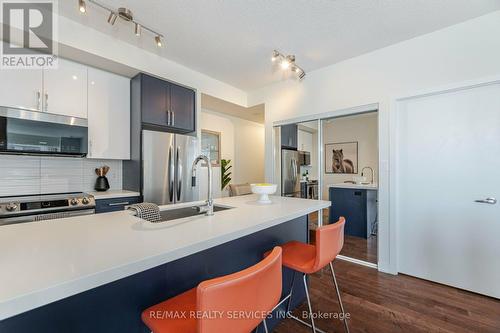 1202 - 4070 Confederation Parkway, Mississauga (Creditview), ON - Indoor Photo Showing Kitchen With Upgraded Kitchen