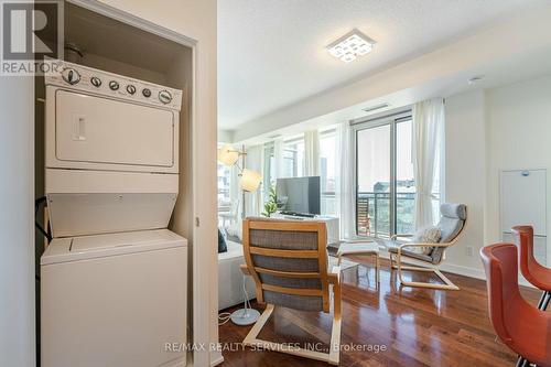 1202 - 4070 Confederation Parkway, Mississauga (Creditview), ON - Indoor Photo Showing Laundry Room