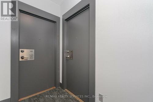 1202 - 4070 Confederation Parkway, Mississauga (Creditview), ON - Indoor Photo Showing Other Room