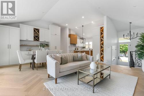 489 Regent Street, Niagara-On-The-Lake, ON - Indoor Photo Showing Living Room