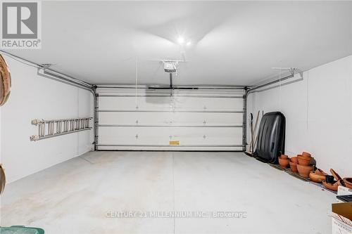 17 - 224 Blueski George Crescent, Blue Mountains, ON - Indoor Photo Showing Garage