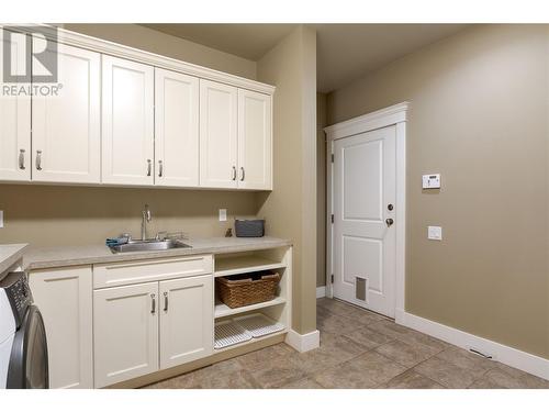 559 Long Ridge Drive S, Kelowna, BC - Indoor Photo Showing Laundry Room