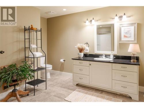 559 Long Ridge Drive S, Kelowna, BC - Indoor Photo Showing Bathroom