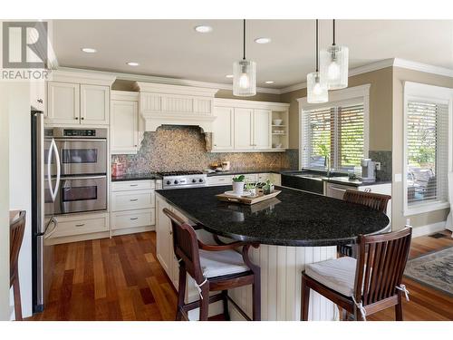 559 Long Ridge Drive S, Kelowna, BC - Indoor Photo Showing Kitchen With Upgraded Kitchen