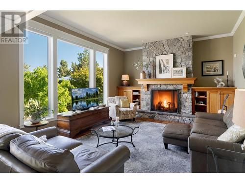 559 Long Ridge Drive S, Kelowna, BC - Indoor Photo Showing Living Room With Fireplace