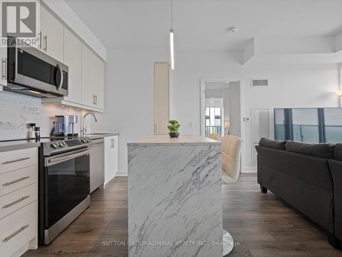 Lph09 - 95 Oneida Crescent, Richmond Hill, ON - Indoor Photo Showing Kitchen