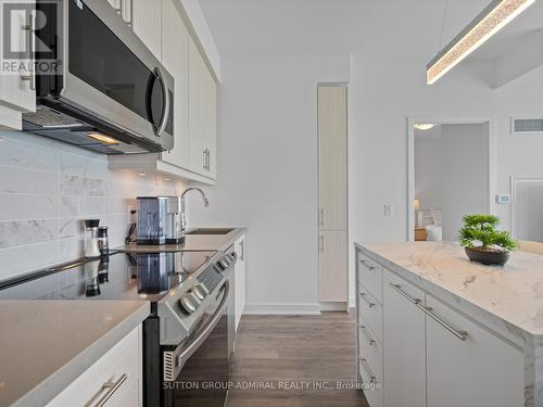 Lph09 - 95 Oneida Crescent, Richmond Hill, ON - Indoor Photo Showing Kitchen