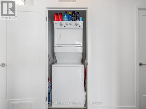 Lph09 - 95 Oneida Crescent, Richmond Hill, ON - Indoor Photo Showing Laundry Room