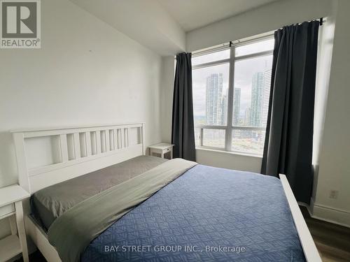 2002 - 310 Burnhamthorpe Road W, Mississauga (City Centre), ON - Indoor Photo Showing Bedroom