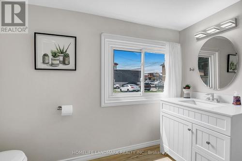 1015 Windsor Avenue, Windsor, ON - Indoor Photo Showing Bathroom