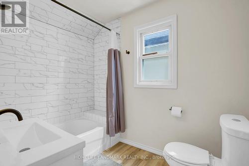 1015 Windsor Avenue, Windsor, ON - Indoor Photo Showing Bathroom