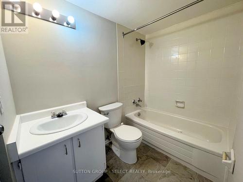 1608 - 1105 Jalna Boulevard, London, ON - Indoor Photo Showing Bathroom