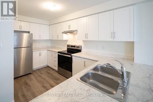 122 - 11 Roxanne Drive, Hamilton (Mcquesten), ON - Indoor Photo Showing Kitchen With Double Sink