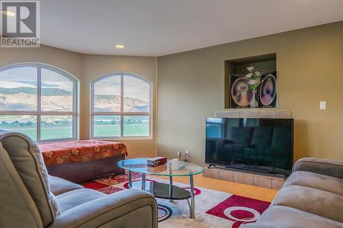 4208 Golf Course Drive, Osoyoos, BC - Indoor Photo Showing Living Room