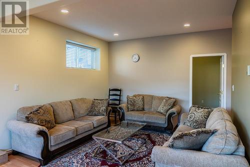 4208 Golf Course Drive, Osoyoos, BC - Indoor Photo Showing Living Room