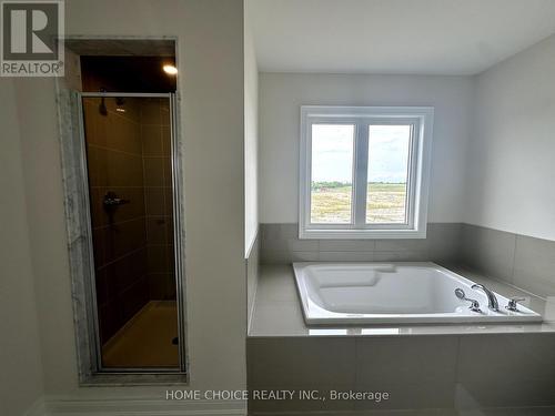 18 Father Muckle Avenue, Georgina (Keswick South), ON - Indoor Photo Showing Bathroom