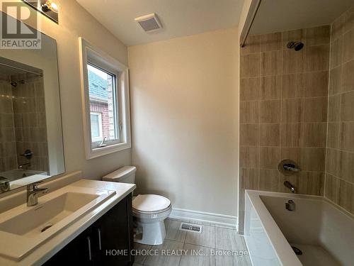 18 Father Muckle Avenue, Georgina (Keswick South), ON - Indoor Photo Showing Bathroom