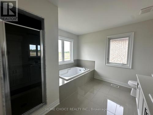 18 Father Muckle Avenue, Georgina (Keswick South), ON - Indoor Photo Showing Bathroom