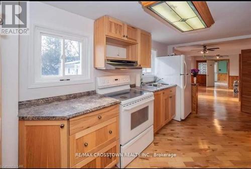 3353 Muskoka Street, Severn (Washago), ON - Indoor Photo Showing Kitchen