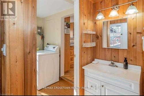 3353 Muskoka Street, Severn (Washago), ON - Indoor Photo Showing Laundry Room