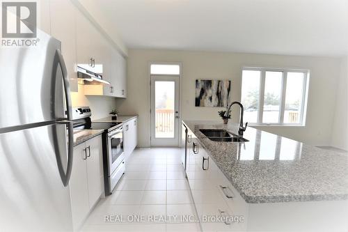 3478 Vernon Powell Drive, Oakville, ON - Indoor Photo Showing Kitchen With Stainless Steel Kitchen With Double Sink With Upgraded Kitchen