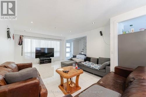 90 Centre Street S, Brampton, ON - Indoor Photo Showing Living Room