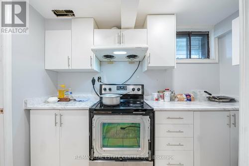 90 Centre Street S, Brampton (Brampton East), ON - Indoor Photo Showing Kitchen