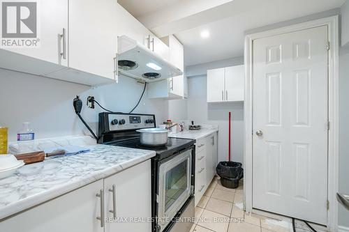 90 Centre Street S, Brampton, ON - Indoor Photo Showing Kitchen