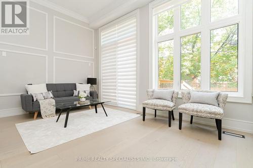 71 Sixteenth Street, Toronto (New Toronto), ON - Indoor Photo Showing Living Room