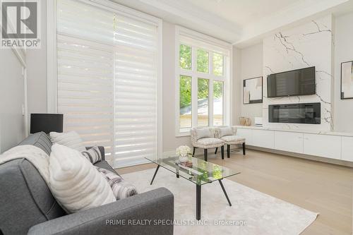 71 Sixteenth Street, Toronto (New Toronto), ON - Indoor Photo Showing Living Room