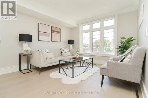 71 Sixteenth Street, Toronto (New Toronto), ON - Indoor Photo Showing Living Room