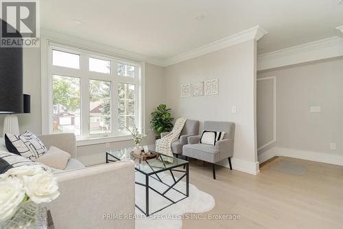 71 Sixteenth Street, Toronto (New Toronto), ON - Indoor Photo Showing Living Room