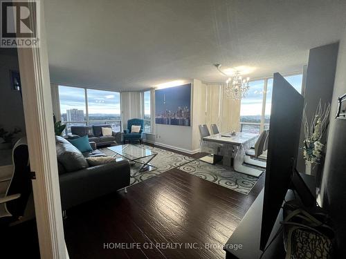 2010 - 22 Hanover Road, Brampton (Queen Street Corridor), ON - Indoor Photo Showing Living Room